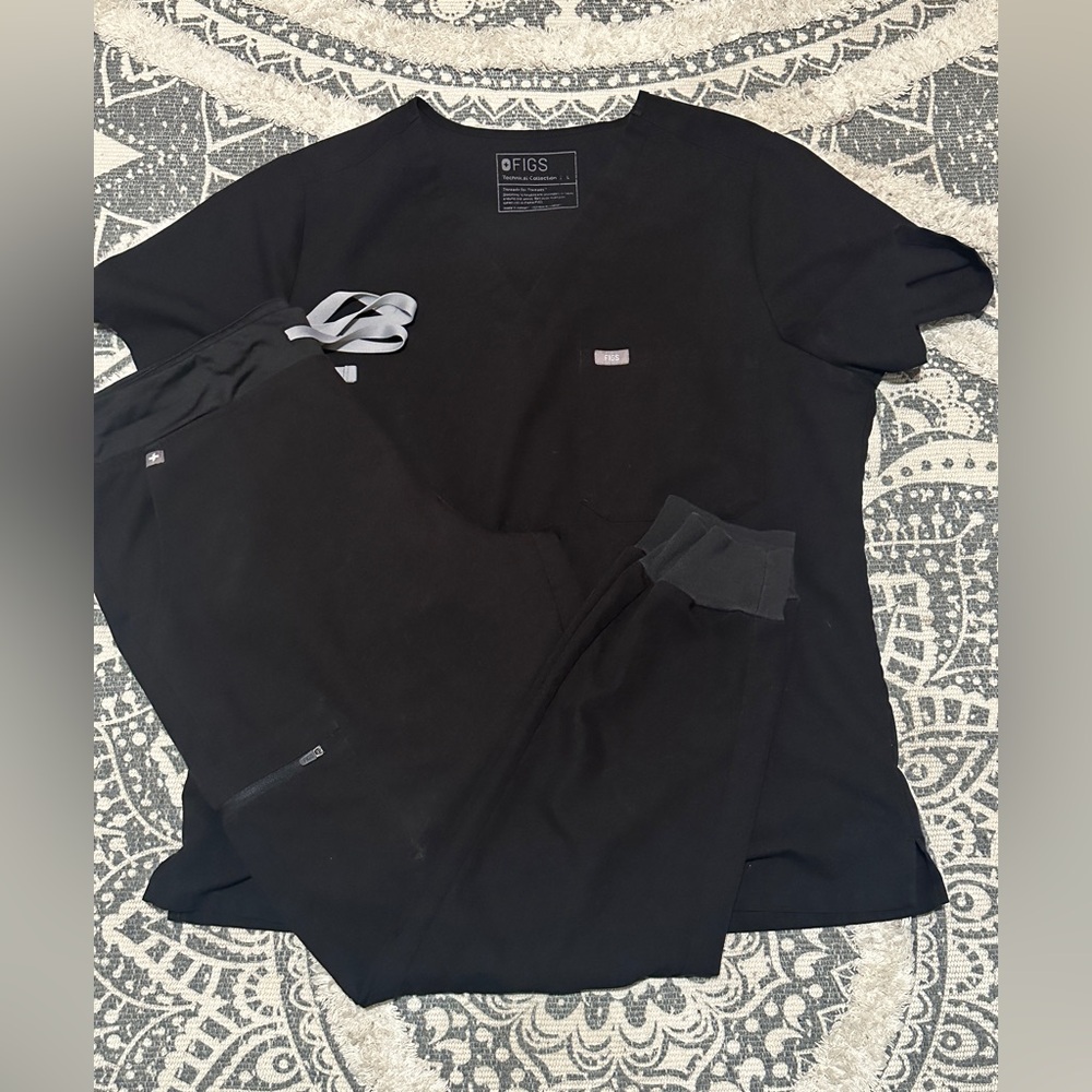 Women’s large figs scrub set. Zamora joggers and Casma top